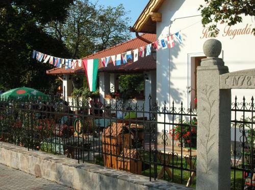 Hostal R�cz Fogad�