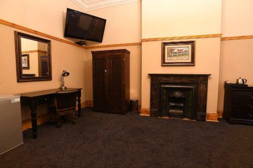 Halfway House Hotel