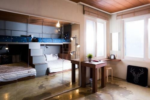 Hostal Sis N Bro Guesthouse
