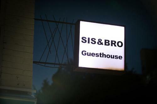 Hostal Sis N Bro Guesthouse
