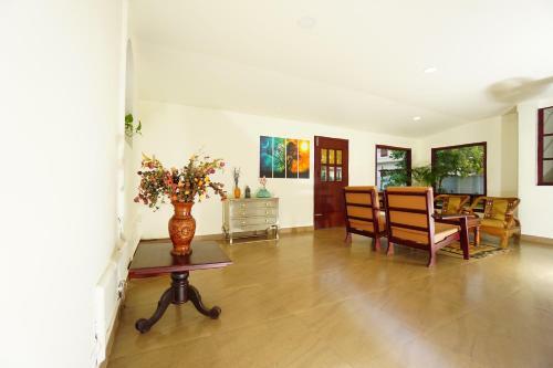 Hotel Sadhoo Holistic Inn