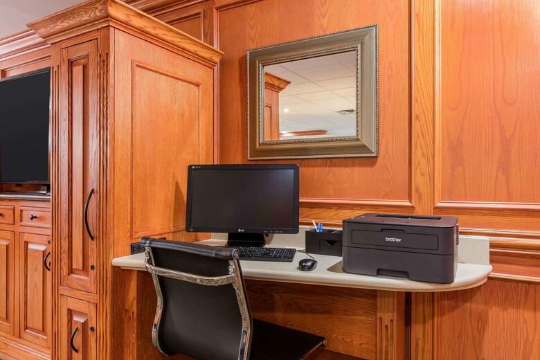 Hotel Comfort Inn And Suites - Airport