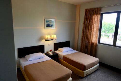 Carlton Holiday Hotel & Suites