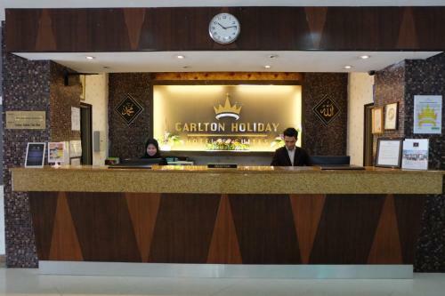 Carlton Holiday Hotel & Suites