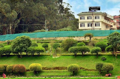Hotel Alwoodland Residency