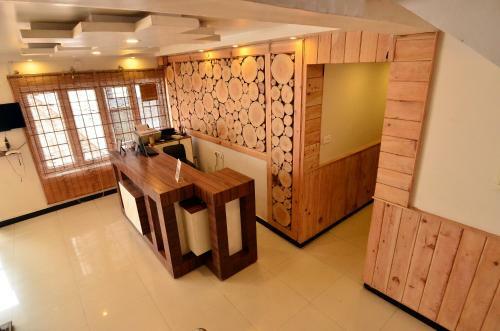 Hotel Alwoodland Residency