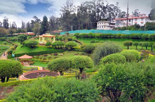 Hotel Alwoodland Residency