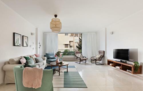 Pinsker - New 2 Bedroom Apartment