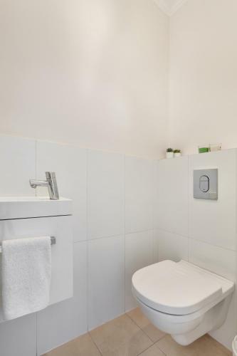 Pinsker - New 2 Bedroom Apartment