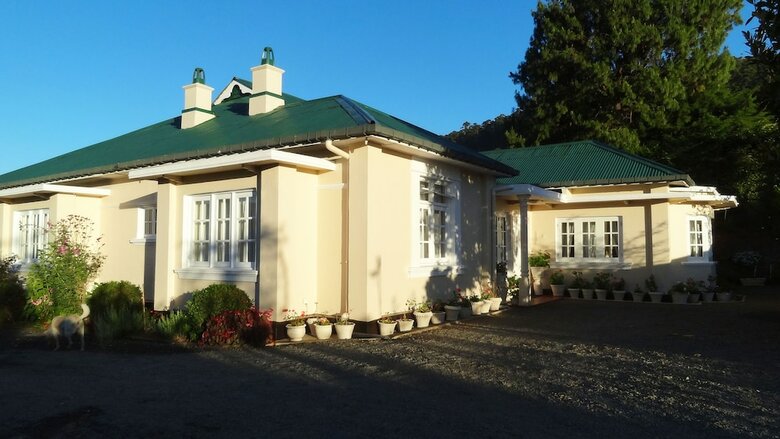 Villa Senani Colonial Holiday Bungalow