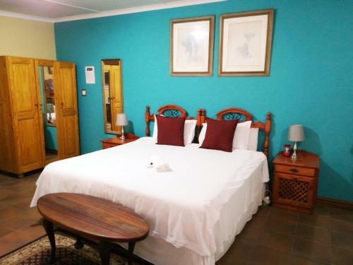 Hostal La Familia Guest House