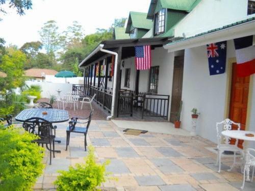 Hostal La Familia Guest House