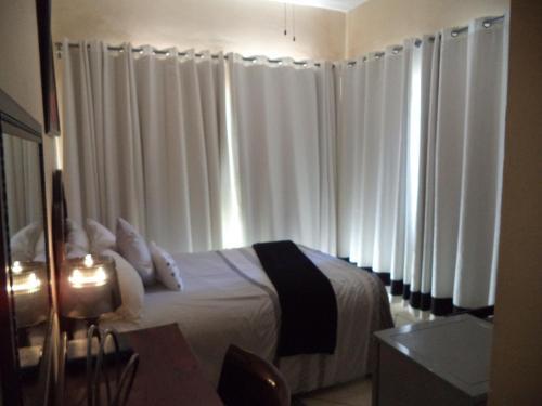 Hostal Heatherdale Guesthouse & Shuttle Services