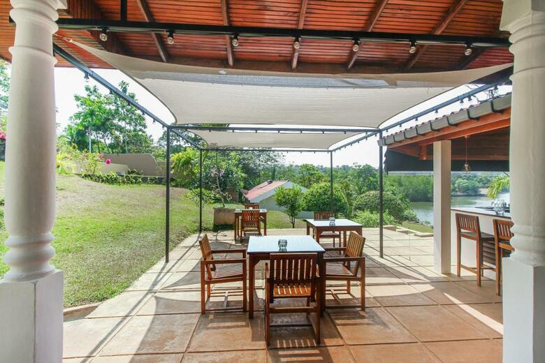 Hotel Kalla Bongo Lake Resort
