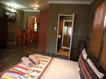 Bed & Breakfast Emahlathini Guest Farm