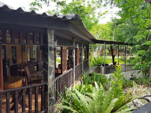 Hotel Prachuap Garden View Resort