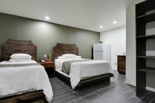 Hotel Romantic Inn & Suites