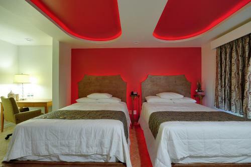 Hotel Romantic Inn & Suites