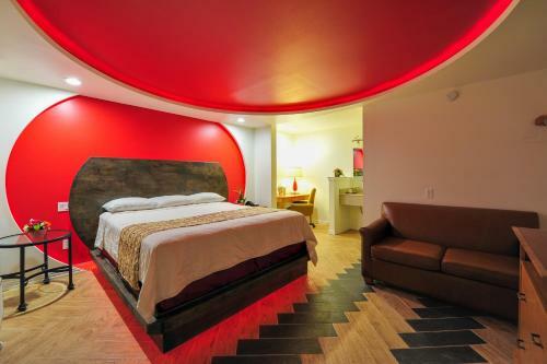 Hotel Romantic Inn & Suites
