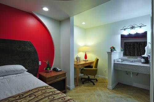 Hotel Romantic Inn & Suites