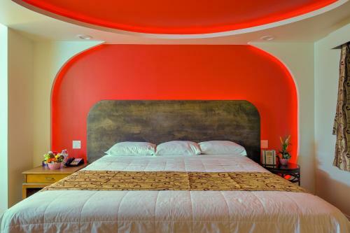 Hotel Romantic Inn & Suites