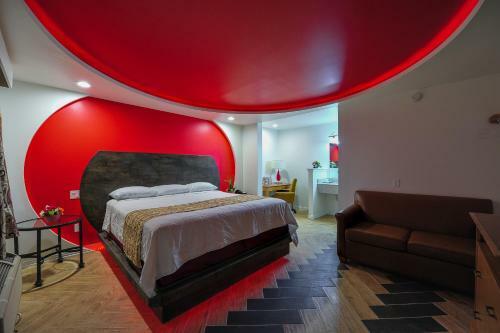 Hotel Romantic Inn & Suites