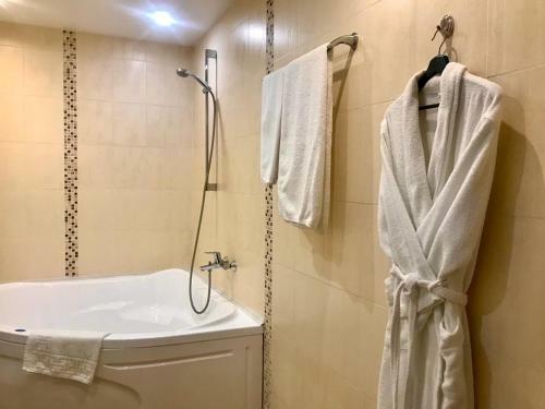 Avenue Hotel