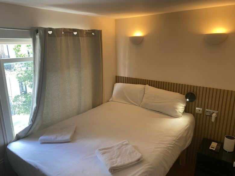 Exhibition Court Hotel 4