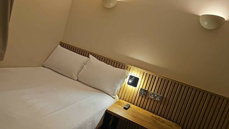 Exhibition Court Hotel 4
