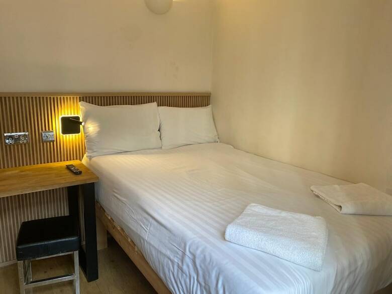 Exhibition Court Hotel 4