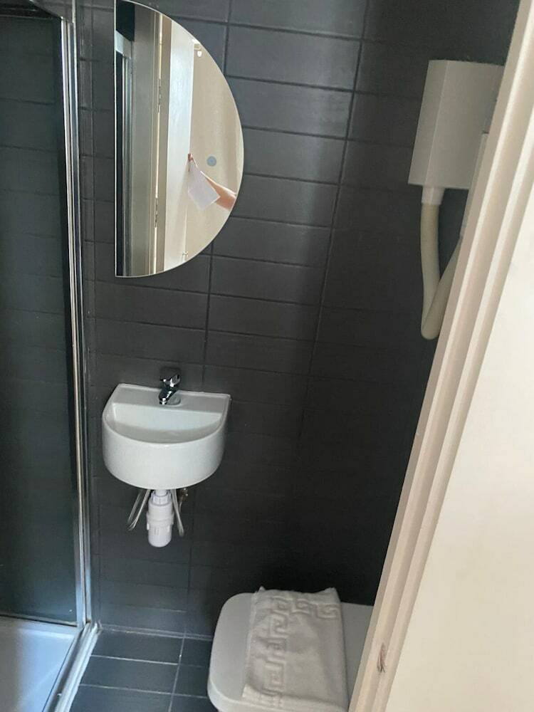 Exhibition Court Hotel 4