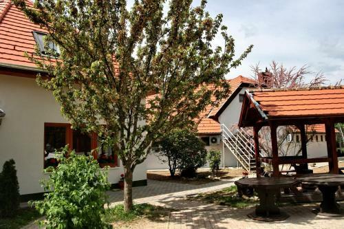 Hostal Ark�num Vend�gh�z