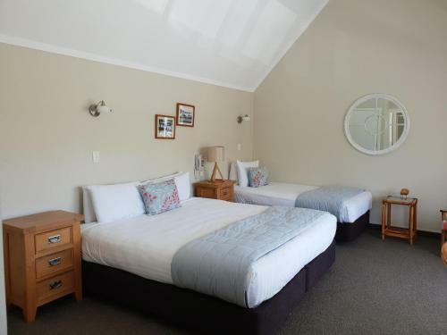 Hananui Lodge And Apartments