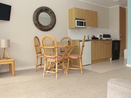 Hananui Lodge And Apartments