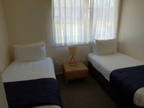 Hananui Lodge And Apartments