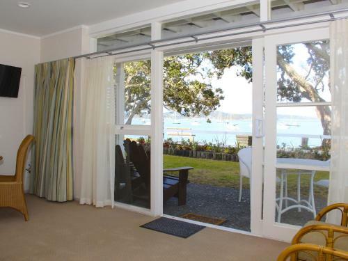 Hananui Lodge And Apartments