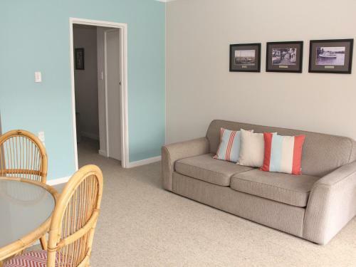 Hananui Lodge And Apartments