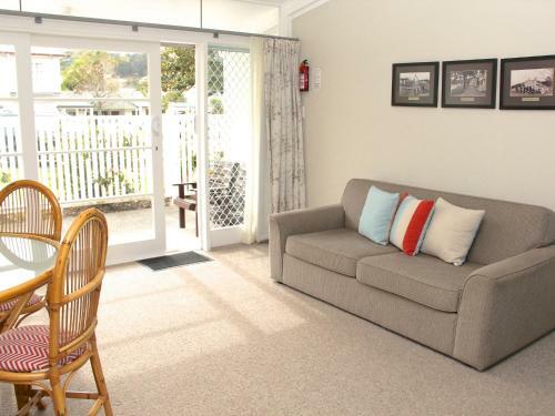 Hananui Lodge And Apartments