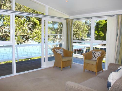 Hananui Lodge And Apartments