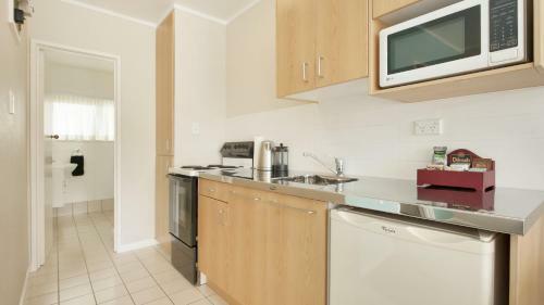 Hananui Lodge And Apartments