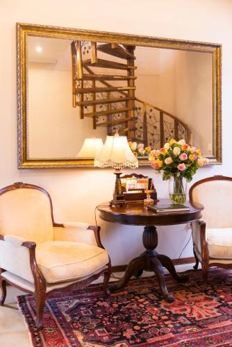 Bed & Breakfast Five Burnham Guest House