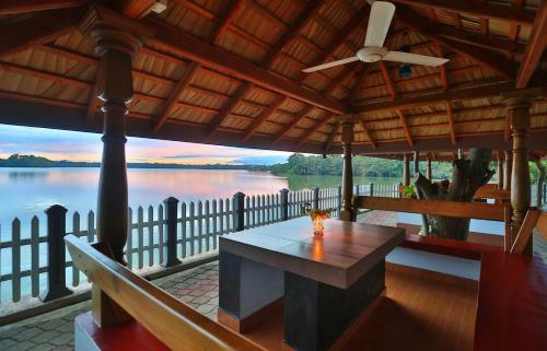 Hotel Centauria Lake Resort
