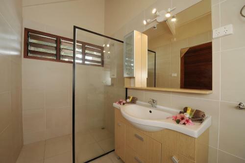 Hotel Erakor Island Resort & Spa