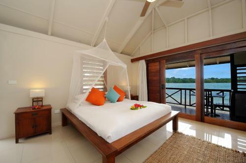 Hotel Erakor Island Resort & Spa