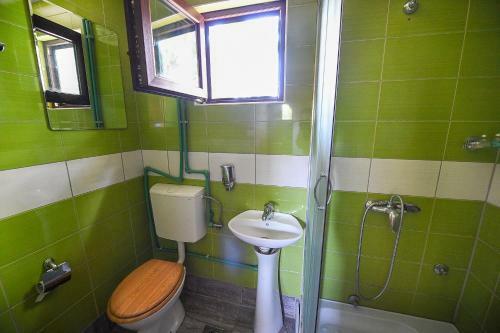 San Art Floating Hostel & Apartments