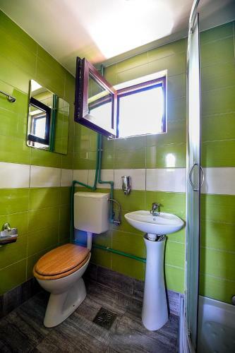 San Art Floating Hostel & Apartments