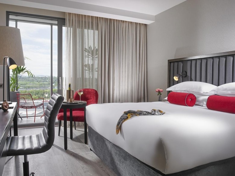 Red Cow Moran Hotel