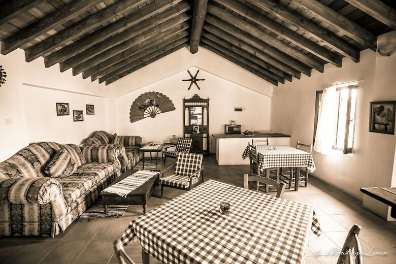 Hostal Ambelikos Traditional Agrohotel