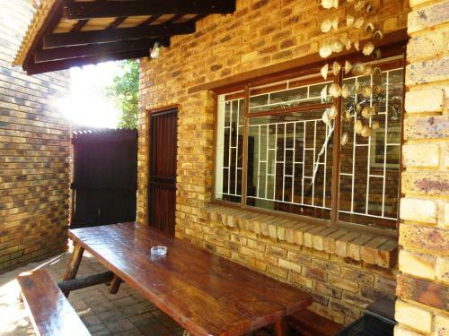 Meerkatplaats Guesthouse And B&B