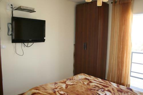 Two Bedroom Apartment With Patio And Pool